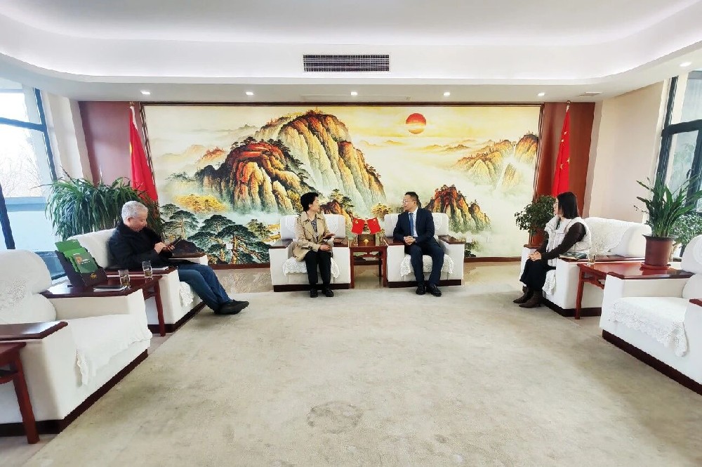 青島市城陽(yáng)區(qū)科協(xié)黨組書(shū)記、主席袁永紅一行來(lái)訪綠天使參觀交流